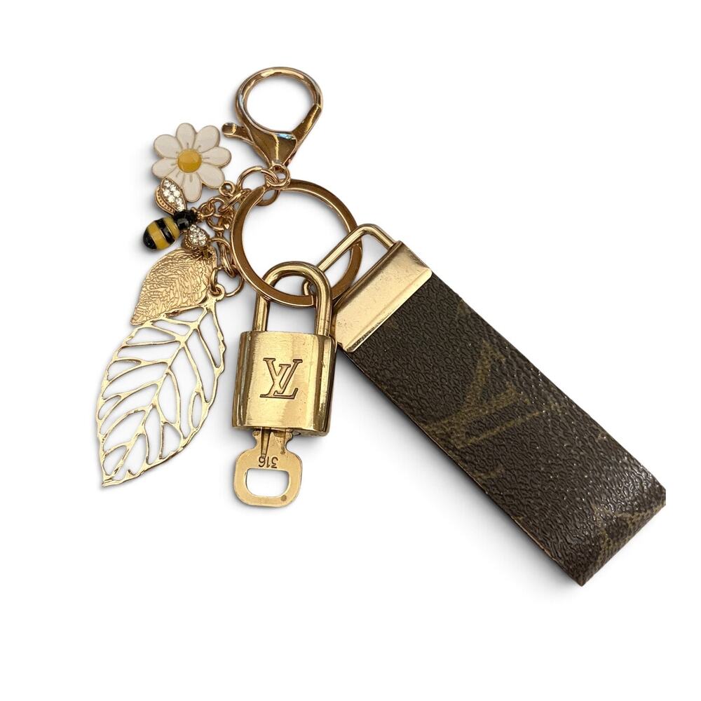 Louis Vuitton Lock & Key #316 w/a Canvas Loop, Bee & Daisy Charms Keychain